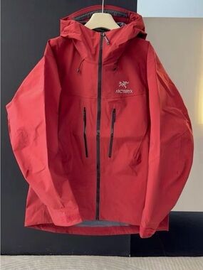 Arc'teryx Men’s Red alpha sv goretex pro Jacket